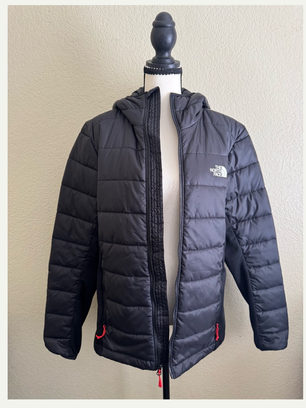 North Face Black Hooded Puffer Jacket with Red Pulls Medium
